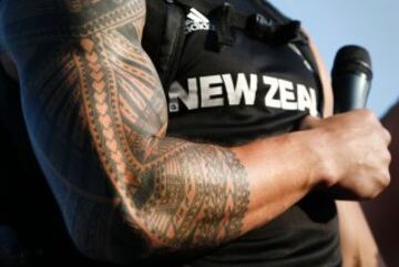 Sonny Bill Williams jugador de Rugby de Nueva Zelanda luce este impresionante tatuaje en su brazo