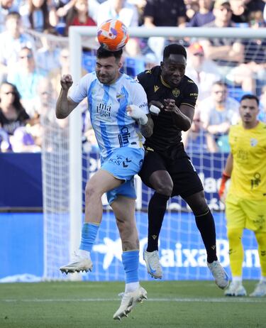 Chupete da al Málaga oxígeno de salvación