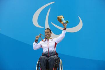 Teresa Perales es historia de la natación espa?ola. Es la deportista con más medallas paralímpicas de la historia de Espa?a. Ha logrado 26: siete oros, nueve platas y diez bronces en cinco Juegos Paralímpicos. En los Juegos Paralímpicos de Londres 2012 fue la abanderada de la delegación espa?ola en la ceremonia de inauguración. El pasado junio le fue concedido el Premio Princesa de Asturias de los Deportes y en Tokyo 2020 tendrá la oportunidad de aumentar esta gesta.