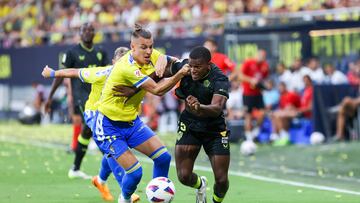 26/08/23 PARTIDO PRIMERA DIVISION CADIZ - ALMERIA SERGIO AKIEME CON IVAN ALEJO
