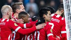 Los jugadores celebran un gol de Hirving Lozano.