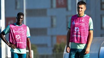 Maguette Gueye y Karrikaburu, del Racing.