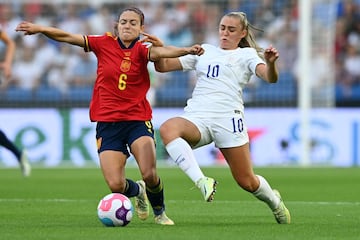 Aitana Bonmatí y Georgia Stanway.