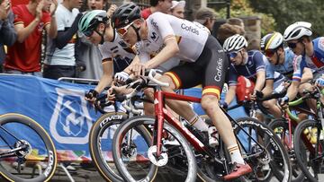 El ciclista español Iván Romeo compite durante la prueba de fondo junior de los Mundiales de Ciclismo en Ruta de Flandes 2021.
