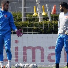 Encuesta: ¿Quién debe atajar en la U para el Superclásico?