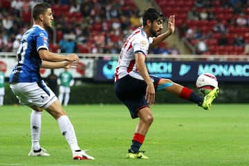 Chivas vive una mala racha bajo el mando de Matías Almeyda, situación que puede cambiar contra el rival correcto y no hay mejor oportunidad que Querétaro. Los ‘Gallos’ han jugado siete partidos contra el ‘Rebaño Sagrado’, en los que solo tienen un gol a favor. La anotación cayó durante el torneo Clausura 2015, cuando Chivas venció 2-1 a Querétaro. El último gol de los dirigidos por Luis Fernando Tena contra el equipo de Jalisco, fue obra de Víctor Milke. 