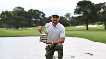 Chile�s Joaquin Niemann poses with the men�s trophy after he wins the Australian Open golf tournament at The Australian Golf Club in Sydney on December 3, 2023. (Photo by Saeed KHAN / AFP) / -- IMAGE RESTRICTED TO EDITORIAL USE - STRICTLY NO COMMERCIAL USE --