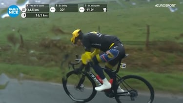 Juan Ayuso abandonó la París-Niza cuando era líder de la carrera tras una dura caída por la que fue trasladado al hospital.