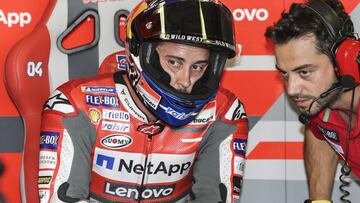 Andrea Dovizioso en el box de Ducati en Misano.