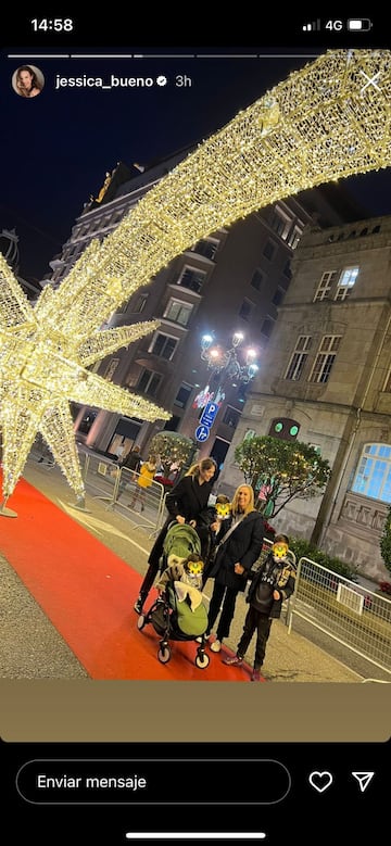 Jessica Bueno junto a su todavía suegra y sus tres hijos en una imagen publicada por ella en Instagram.