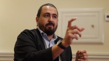 MEX5442. CIUDAD DE MÉXICO (MÉXICO), 16/09/2023.- El presidente de las Chivas de Guadalajara, Amaury Vergara, habla durante una entrevista con EFE, el 14 de septiembre de 2023, en Ciudad de México (México). El mundialista Fernando Hierro, director deportivo del Guadalajara, aplica en el equipo mexicano el modelo que ayudó a la selección española de fútbol a conseguir la Eurocopa de 2008 y la Copa del Mundo de 2010. EFE/Sáshenka Gutiérrez
