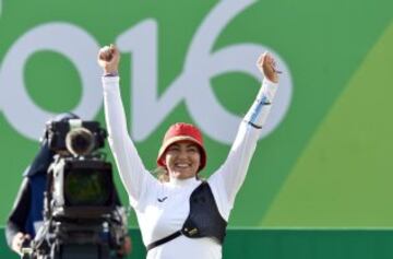 En cuartos de final llegó la gran sorpresa. Valencia venció 6-0 a la coreana Choi Mi-Sun, actual líder del ránking mundial de la especialidad. De repente, se encontraba a un paso de la medalla.