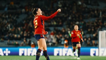 Alegría de Teresa Abelleira tras anotar el primer gol de la selección española femenina.