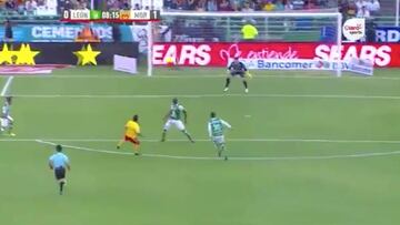 Ruidíaz firmó un hat-trick y el primer tanto fue esta maravilla