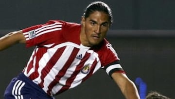 Jugó para Chivas USA del 2005 al 2006.