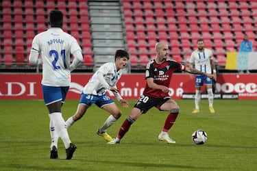 Vida nueva para el Málaga ante un Tenerife de dos caras