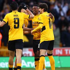 Wolves avanza en la FA Cup con Raúl Jiménez en la cancha