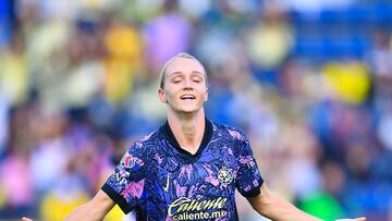 Sarah Luebbert celebrates her goal 1-1 of America during the 17th round match between America and Atlas as part of the Liga BBVA MX Femenil, Torneo Apertura 2024 at Cancha Centenario Stadium on November 03, 2024 in Mexico City, Mexico.