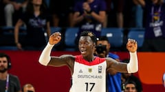 Hijo de padre alemán y madre gambiana, a Dennis Schröder (28 años) le ha tocado la difícil papeleta de convertirse en el nuevo referente de la Alemania post-Nowitzki. Y aunque los resultados no han acompañado, los números del base sí lo han hecho: promedió 23,7 puntos en el Eurobasket de 2017 y 19,6 (más 9,4 asistencias) en el Mundial de hace tres años. Número 17 del draft dn 2013, aterrizó en Atlanta ese verano. Jugó en los Hawks durante sus primeras cinco temporadas antes de pasar por los Thunder, los Lakers, los Celtics y los Rockets, su actual equipo. Junto a él estarán otros dos NBA (Franz Wagner y Daniel Theis) más otros clásicos del baloncesto alemán como Johannes Voigtman, Andreas Obst, Maodo Lo... Un equipo a tener en cuenta: juega en casa (la primera fase de su grupo es en Colonia y las eliminatorias en Berlín) y llega tras tumbar en las Ventanas, y con contundencia, a la Eslovenia de Doncic.