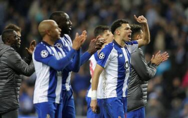 Two VAR penalty decisions decisive in Paris and Porto