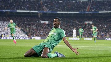 MADRID, SPAIN - FEBRUARY 06: Alexander Isak of Real Sociedad celebrates after scoring his team&#039;s second goal during the Copa del Rey Quarter Final match between Real Madrid CF and Real Sociedad at Estadio Santiago Bernabeu on February 06, 2020 in Mad