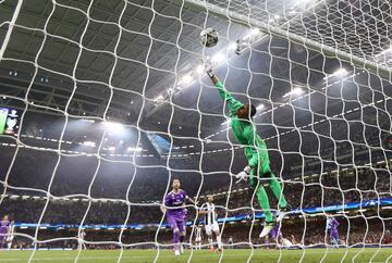 Junio 2017. El Real Madrid consigue la duod¨¦cima Champions League tras ganar en la final a la Juventus 1-4 en Cardiff. En la im¨¢gen, Mandzukic anotanto el 1-1.