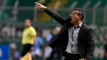 Guillermo Sanguinetti durante el partido entre Deportivo Cali e Independiente Santa Fe por la vuelta de los cuartos de final de Copa Sudamericana