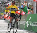 Bernal avisa para el Tour: fue imparable en San Gottardo