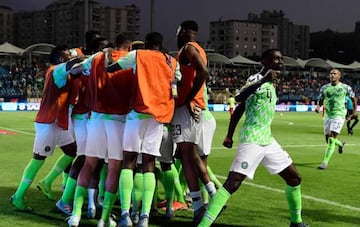 Nigeria's players celebrate their third goal during the 2019 Africa Cup of Nations (CAN) Round of 16 football match between Nigeria and Cameroon at the Alexandria Stadium in the Egyptian city on July 6, 2019. (Photo by JAVIER SORIANO / AFP)