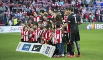 El once inicial del Athletic de Bilbao. De pie: De Marcos, San José, Gurpegui, Laporte, Susaeta, Muniain, Beñat, Balenziaga, Williams, Aduriz e Iraizoz. 