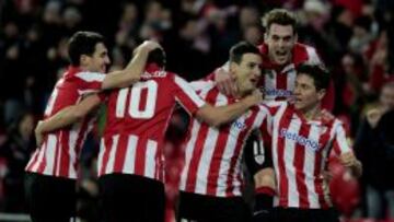 Jugadores del Athletic celebrando un gol de De Marcos.
