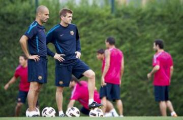 Con Guardiola durante el entrenamiento del Barcelona el 30 de agosto de 2010.