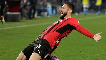 Soccer Football - Serie A - Napoli v AC Milan - Stadio Diego Armando Maradona, Naples, Italy - March 6, 2022 AC Milan's Olivier Giroud celebrates scoring their first goal REUTERS/Ciro De Luca