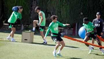 Fidel se suma al grupo y Palacios sigue al margen