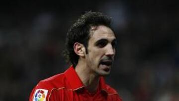 <strong>COMPETICIÓN.</strong> Competición ha retirado la segunda tarjeta amarilla que Juanfran vio en el Santiago Bernabéu.