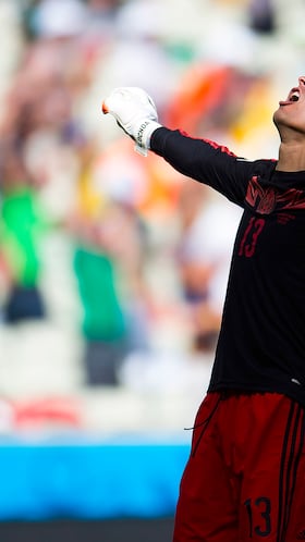 ¿El ‘Vasco’ lanza guiño a Memo Ochoa para el Mundial?