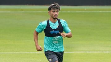 Kevin en un enrtrenamiento del Málaga.