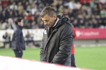 Se hizo cargo del Hércules al final de la temporada 10/11 cuando solo restaban nueve partidos para terminar la temporada e intentar manterner al equipo en primera, pero a pesar de mejorar los resultados anteriores nos pudo evitar el descenso. En la temporada 14/15 se convierte en entrenador del Córdoba, tras ocho derrotas consecutivas en la segunda vuelta, que llevó al equipo blanquiverde a puestos de descensos, Djukic fue destituido y a pesar de sus cese el Córdoba no puede evitar el descenso.