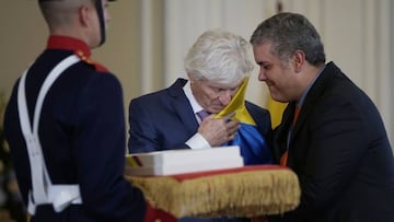 Jos&eacute; P&eacute;kerman recibi&oacute; el pabell&oacute;n nacional del Presidente de la Rep&uacute;blica Iv&aacute;n Duque por su trabajo con la Selecci&oacute;n Colombia