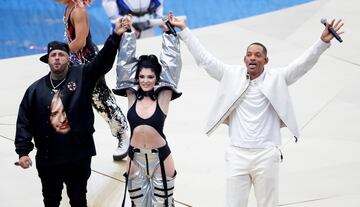 Nicky Jam, Era Istrefi y Will Smith actuaron durante la ceremonia de clausura previa al encuentro.