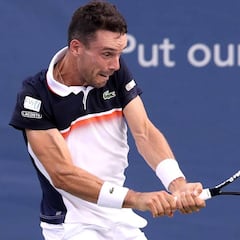 Bautista sobrevive a los saques de Opelka en Shanghái