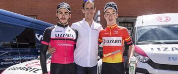 Kiko Galván, tercero en la Copa de España, y Roger Adriá, junto a Juanjo Oroz, técnico del Lizarte.