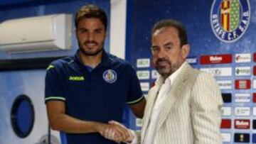 Pedro León y Ángel Torres tras anunciar la renovación el pasado septiembre.