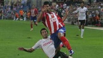 A los once minutos de saltar al campo, Agüero levantó al Calderón: muy fuerte en la arrancada, se fue por velocidad por la izquierda y Albiol sólo pudo frenarle derribándole.