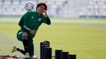 El portero de México Guillermo Ochoa, durante el entrenamiento previo al último partido de la fase de grupos que mañana disputarán ante Arabia Saudí.