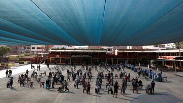 Senior citizens wait to receive a dose of the Pfizer-BioNTech coronavirus disease (COVID-19) vaccine in Lima, Peru March 23, 2021. REUTERS/Sebastian Castaneda