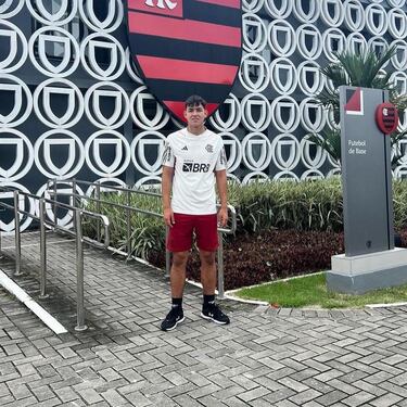 Es futbolista chileno, se formó en la UC y buscará el título de un inédito torneo intercontinental