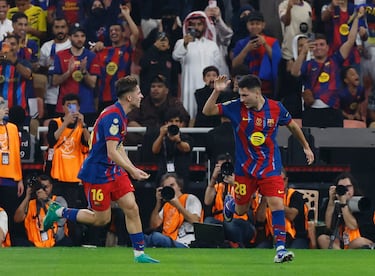 3-0. Roony Bardghji celebra el tanto con Fermín López.