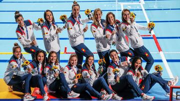 Las jugadoras, posando con su plata en Tokio 2020.
 