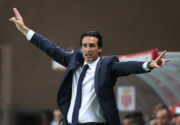 Emery watches on as his side fall to defeat at Monaco.